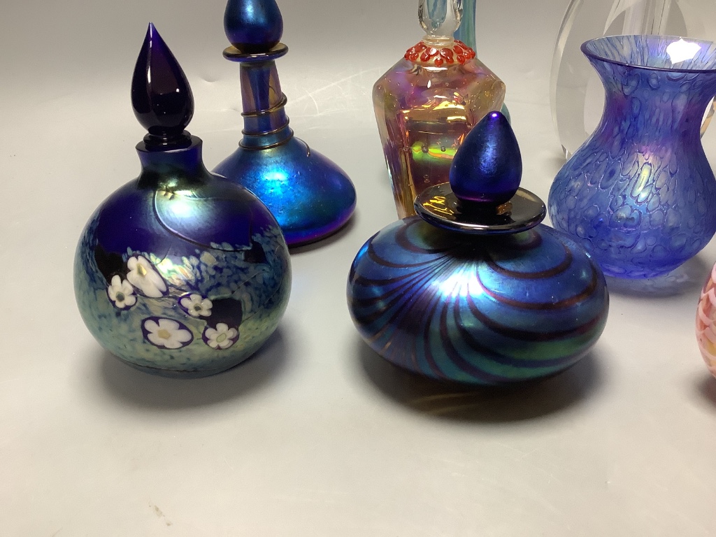 A quantity of mixed mottled and other glass scent bottles (13)